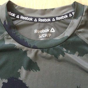 Reebok Workout Small Short Sleeve Shirt Camouflage MMA Stretch Green Athletic